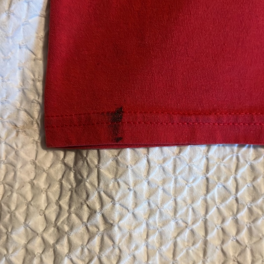 Red tshirt - Picture 3 of 3